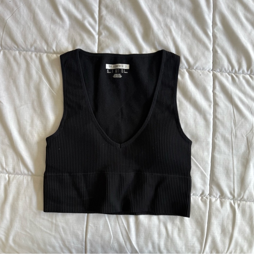 F21 sleeveless crop top